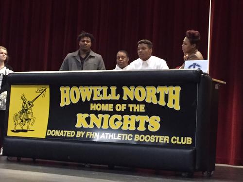 Moe Hill signs with Iowa Central to play football