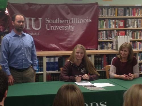 Erica Kerr signs with Southern Illinois to play Golf next season!